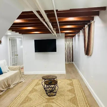 The Green House W/ Private Ent Apartment